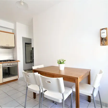 Handhouse Mariacka شقة